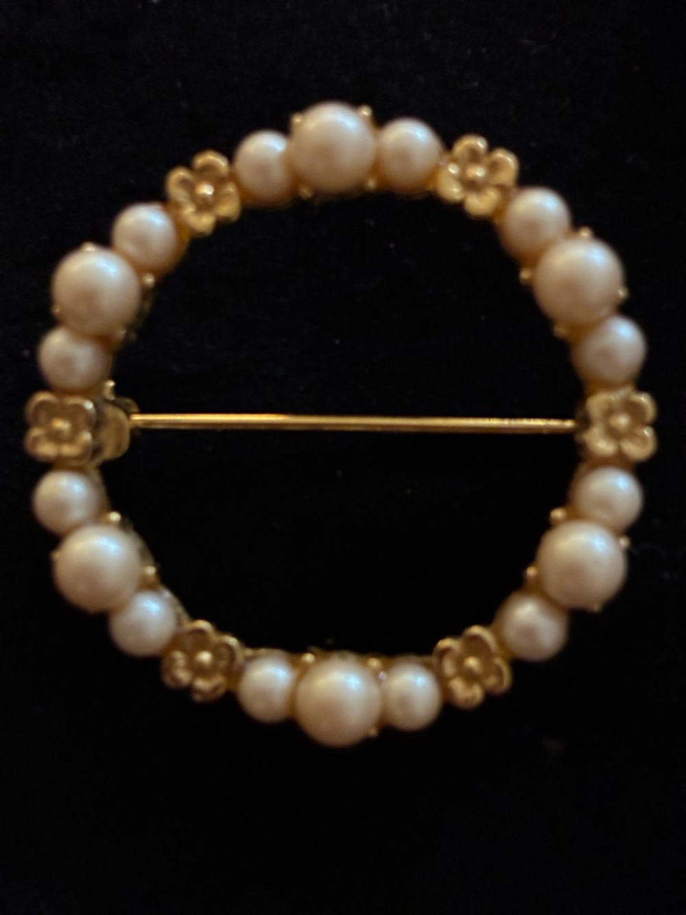 Vintage EUC Circa 1970 Faux Pearl Gold-Filled Wreath Brooch/Pin - Picture 6 of 6